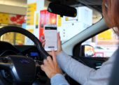 Na čerpacích staniciach Shell zaplatia vodiči mobilom priamo z auta