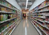 V zahraničí kupujú Slováci hlavne sladkosti či pracie prostriedky