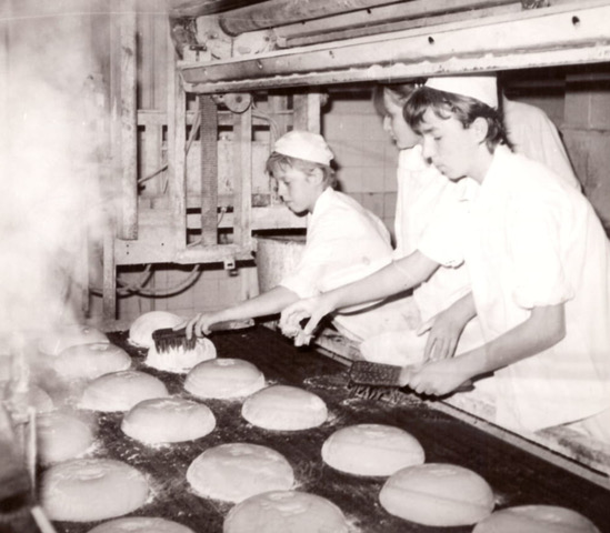 Spotreba chleba klesá. Ako sa od revolúcie zmenili pekárne?