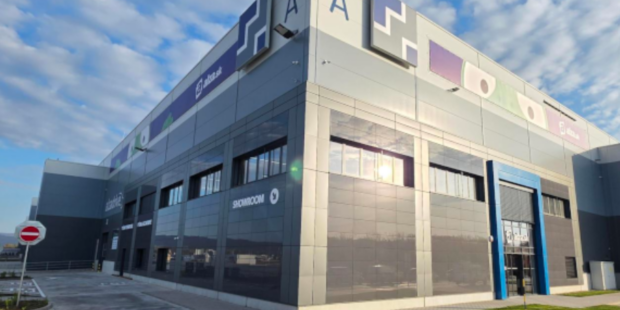 Alza otvorila nový showroom pri Bratislave, ponúka expresné vyzdvihnutie aj samostatný Lego Shop