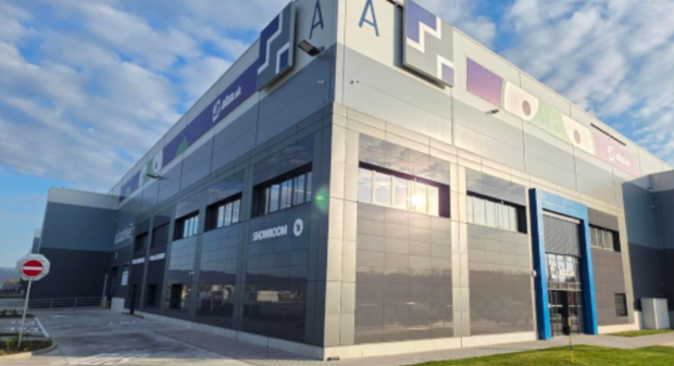 Alza otvorila nový showroom pri Bratislave, ponúka expresné vyzdvihnutie aj samostatný Lego Shop